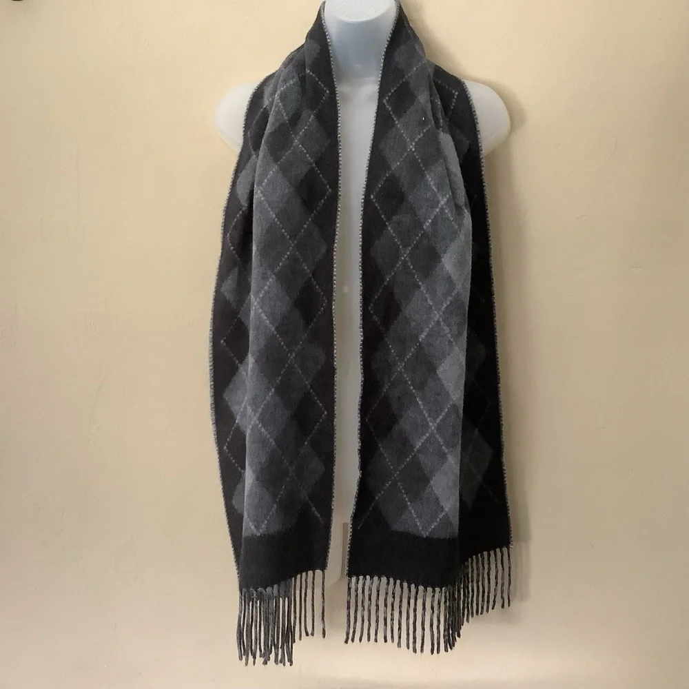 Beautiful Scarf - Picture 4 of 5